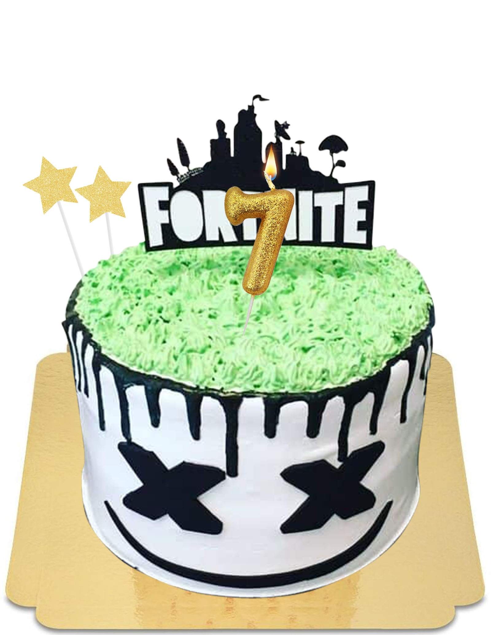 Gâteau Fortnite pour l'anniversaire de mon 💖 13 ans. Toute la décoration  est réalisée à la main en pâte à sucre, sans moulage. 😜.