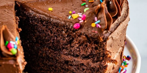 La recette de gâteau au chocolat sans œufs, végan et sans gluten inratable !